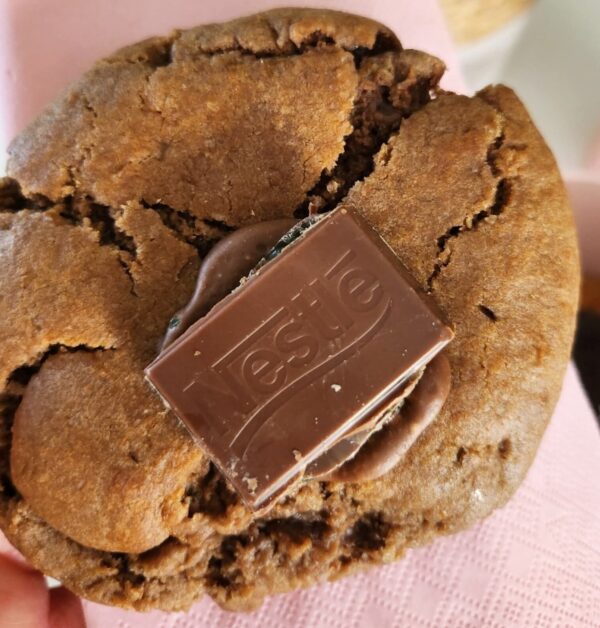 Peppermint Crisp Cookie with Caramel Filling - Image 2