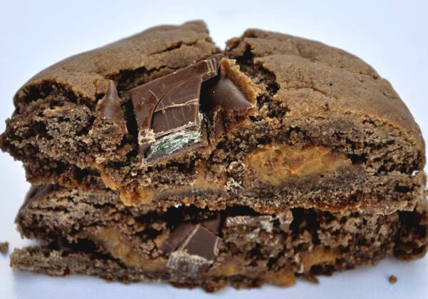 Peppermint Crisp Cookie with Caramel Filling - Image 3