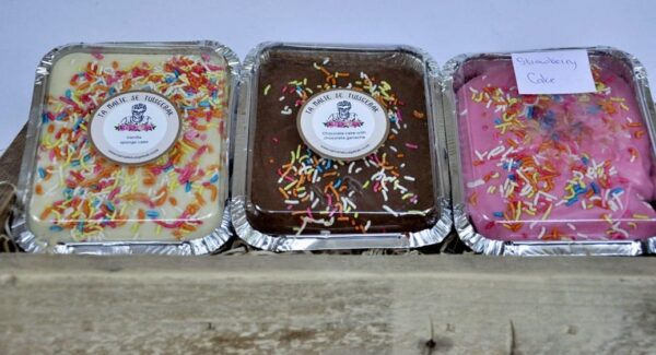 Vanilla Cake with White Ganache - Image 3