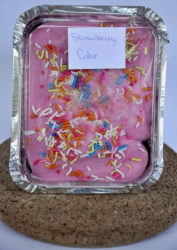 Strawberry Cake with Strawberry Ganache - Image 2